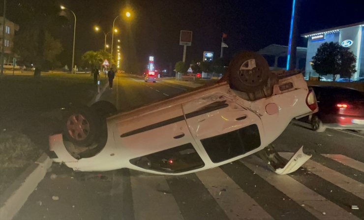 Şanlıurfa'da otomobillerin çarpıştığı trafik kazasında 2 kişi yaralandı