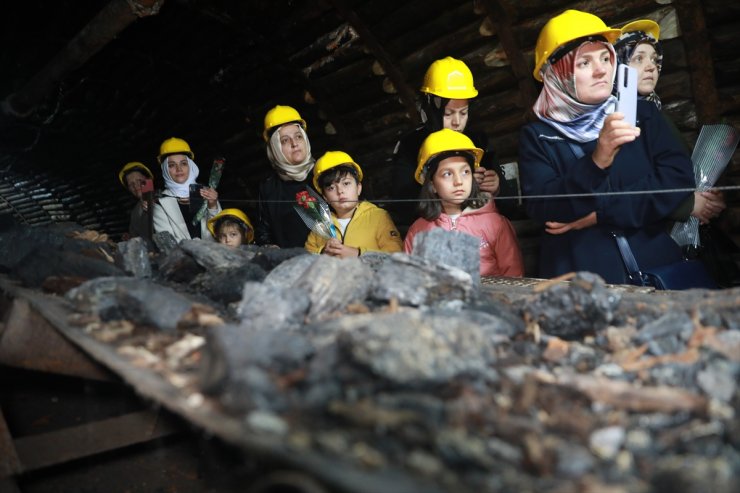 Zonguldak'ta madenci aileleri yer altındaki çalışma şartlarını eğitim ocağında gözlemledi