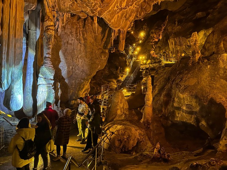 DOSYA HABER/TÜRKİYE'NİN MAĞARALARI - Ballıca Mağarası Tokat'ın sağlık turizmine katkı sunuyor