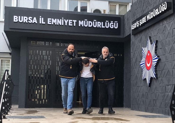 GÜNCELLEME - Bursa'da kuyumcudan silah tehdidiyle bilezik alan maskeli gaspçı yakalandı