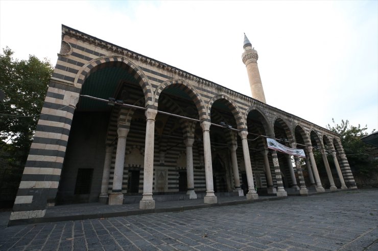 Diyarbakır'da depremde zarar gören 12 tarihi yapının restorasyonu için çalışma yapılıyor