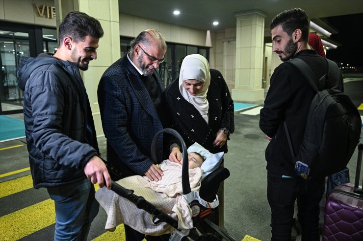 Gazze'den tahliye edilen Türk vatandaşları İstanbul'a geldi