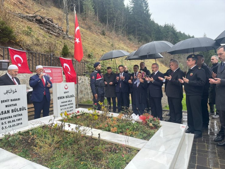 İçişleri Bakan Yardımcısı Bülent Turan, şehit Eren Bülbül'ün kabrini ziyaret etti: