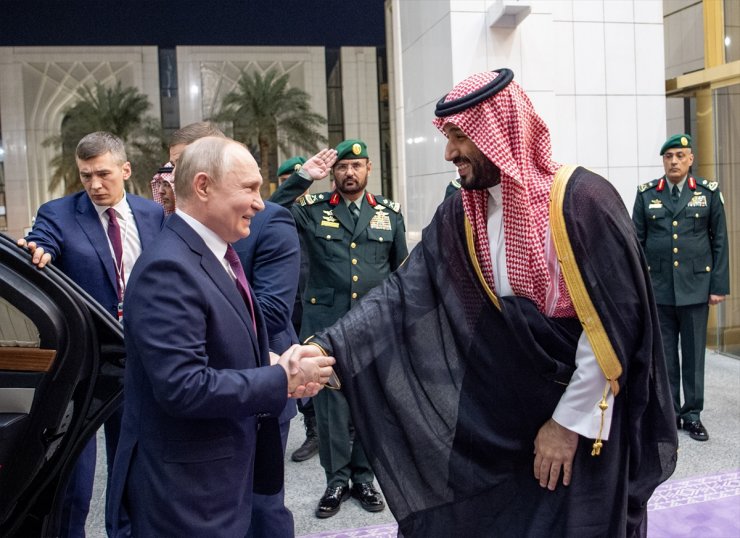 Putin, Suudi Arabistan Veliaht Prensi Bin Selman ile Riyad'da görüştü