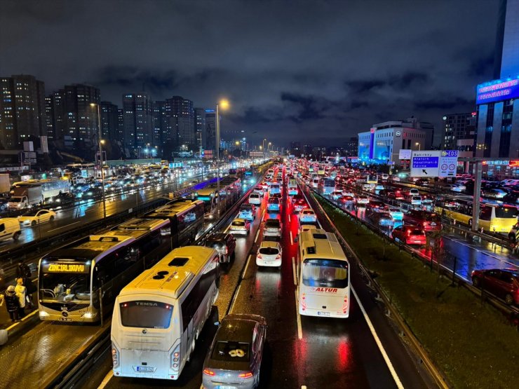 İstanbul'da trafik yoğunluğu akşam saatlerinde yüzde 89 oldu