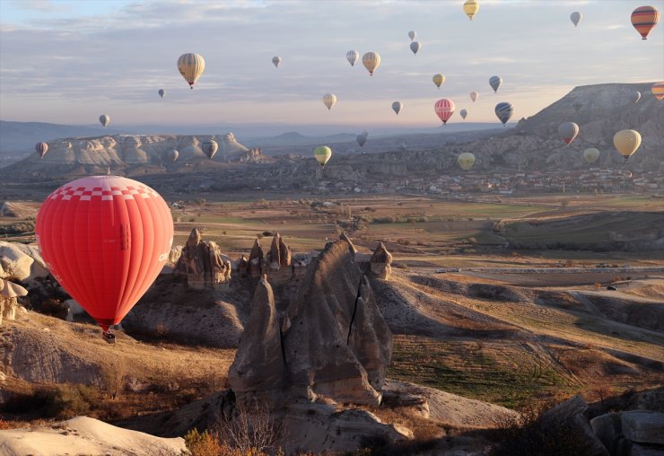 Kapadokya'da 36 yıl önce 5 kişinin uçuşuyla başlayan sıcak hava balonculuğu turizmin lokomotifi oldu