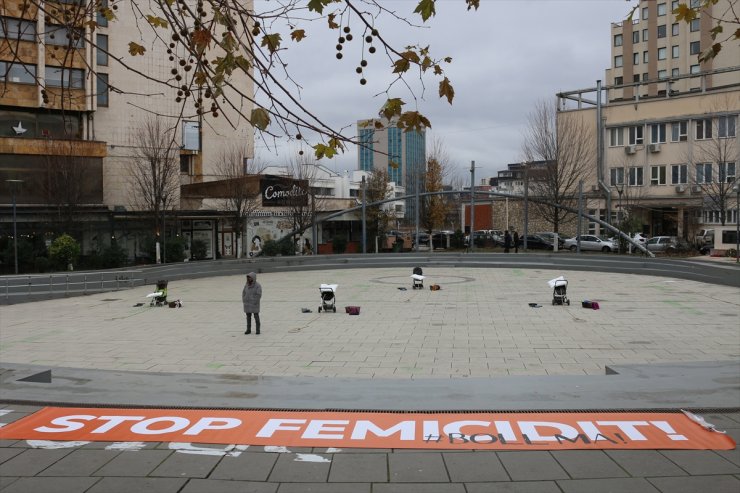 Kosova'nın başkenti Priştine’de "Kadın cinayetlerini durdurun" yürüyüşü düzenlendi