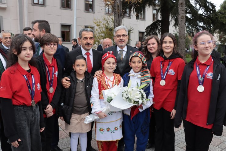 Milli Eğitim Bakan Yardımcısı Ömer Faruk Yelkenci, Kırklareli'nde öğrencilerle bir araya geldi