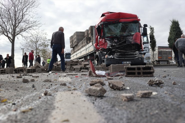 Nevşehir'de zincirleme trafik kazasında 2 kişi yaralandı