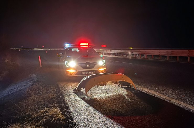 Kaza yapan sürücüye yardım etmek isteyen 2 kişi, başka aracın çarpması sonucu öldü