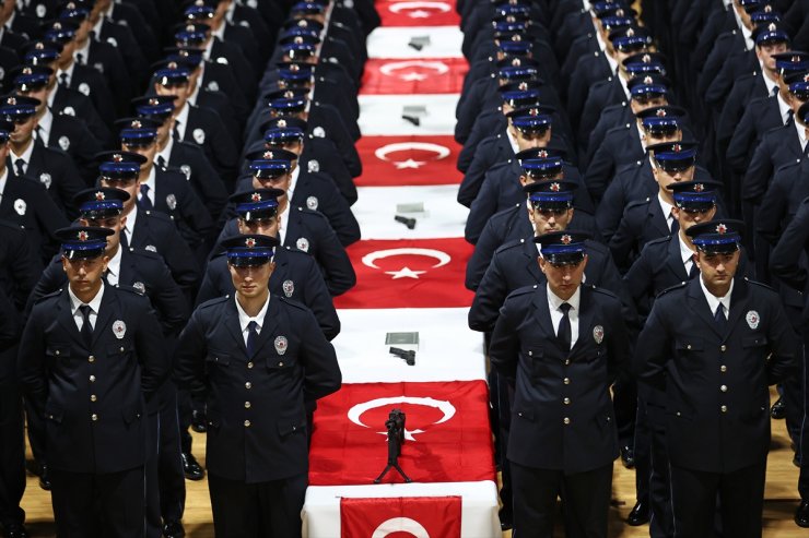 Adana'da eğitimini tamamlayan 750 polis adayı yemin etti