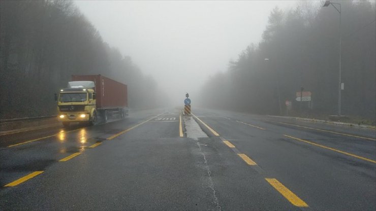 Bolu Dağı'nda sis ve sağanak etkili oldu