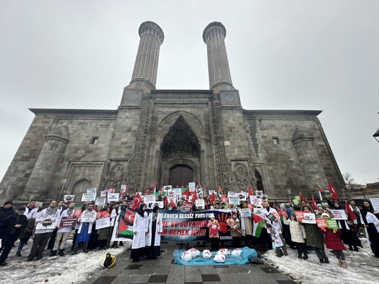 Erzurum'da doktorlar Gazze için sessiz yürüyüş gerçekleştirdi