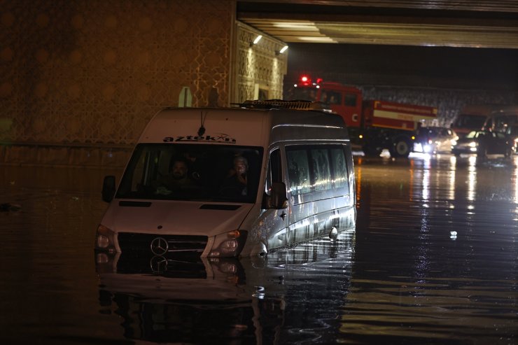 Gaziantep'te sağanak nedeniyle kapanan yollar açıldı