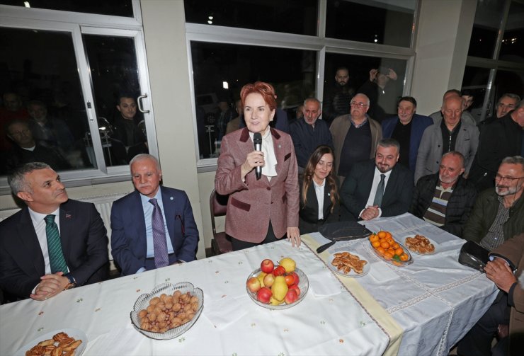 İYİ Parti Genel Başkanı Akşener, Trabzon'da vatandaşlarla bir araya geldi