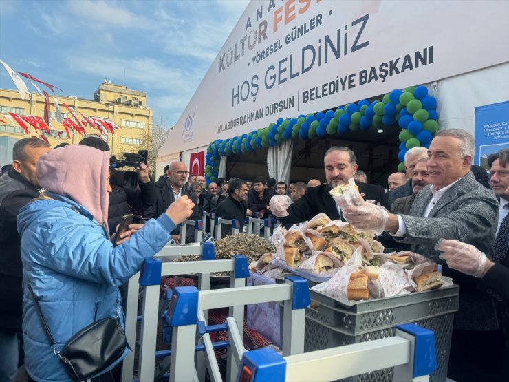 6. Rize Hamsi Festivali'nin kapanışında 3 ton hamsi dağıtıldı