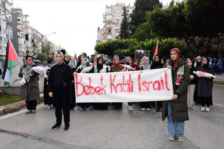 Antalya'da İsrail'in Gazze'ye yönelik saldırıları protesto edildi