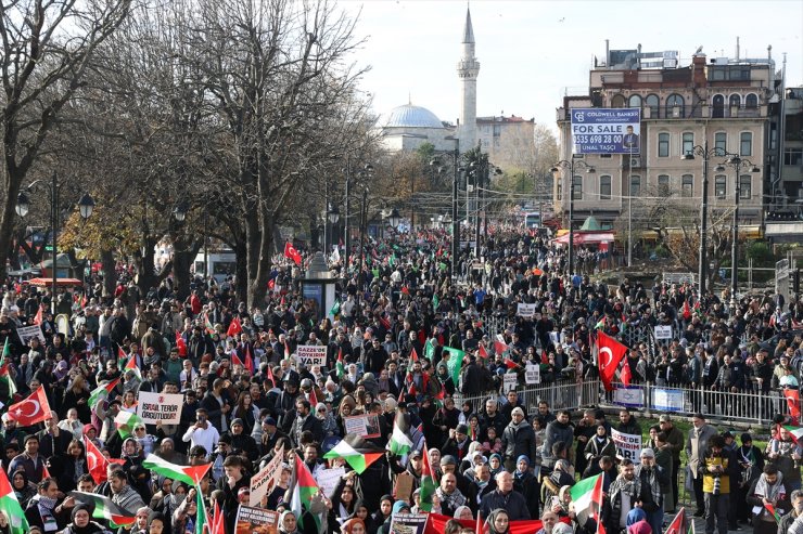 İstanbul'da İsrail'in Gazze'ye yönelik saldırıları protesto edildi