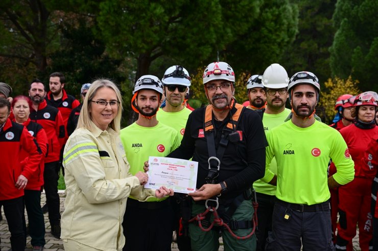 İzmir'de yangından hayvan kurtarma tatbikatı yapıldı