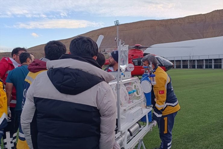 Malatya'da ambulans helikopter erken doğan bebek için havalandı