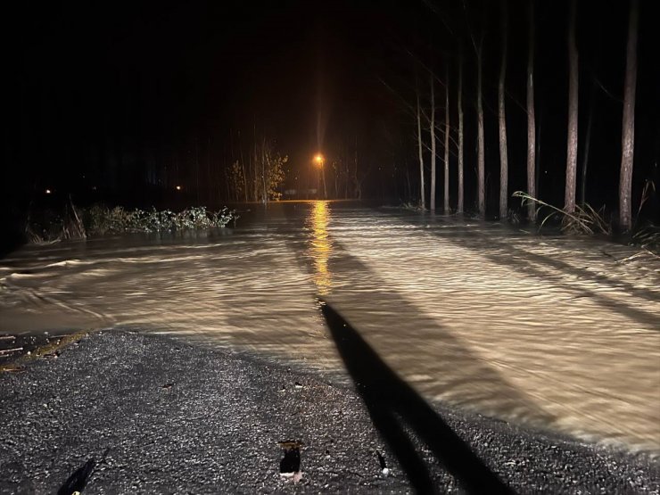 GÜNCELLEME - Sakarya'da sağanak taşkınlara yol açtı