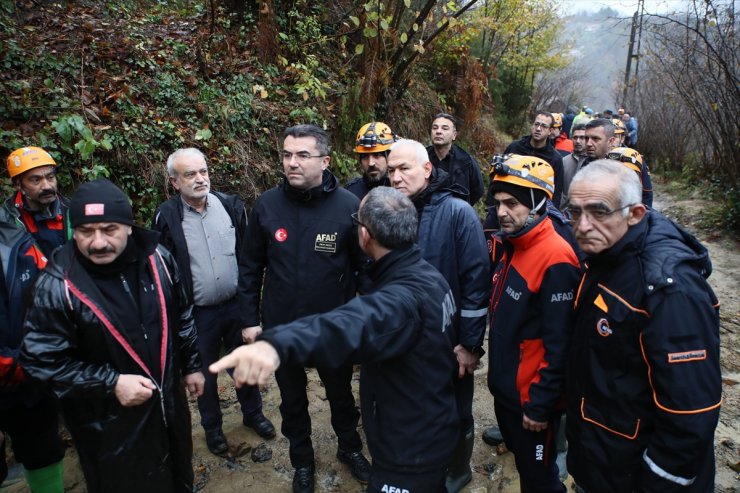 GÜNCELLEME - Zonguldak'ta heyelanda göçük altında kalan anne ve oğlunun bulunması için çalışma yürütülüyor