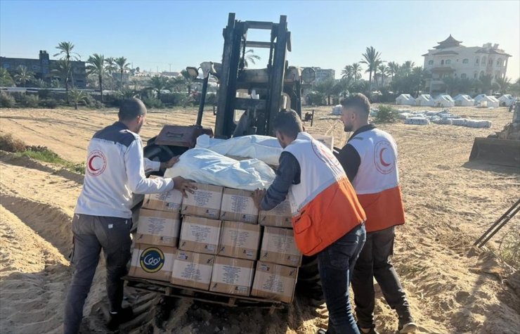 Katar, Gazze'nin güneyindeki Refah kentinde 50 yataklı sahra hastanesi kuruyor