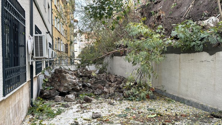 Kocaeli'de istinat duvarının çökmesi nedeniyle 3 apartman tahliye edildi