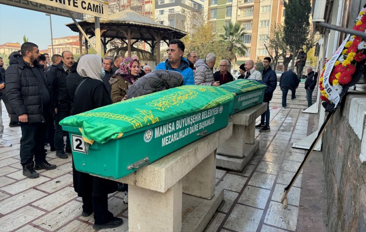 Manisa'da öldürülen iki kardeş toprağa verildi