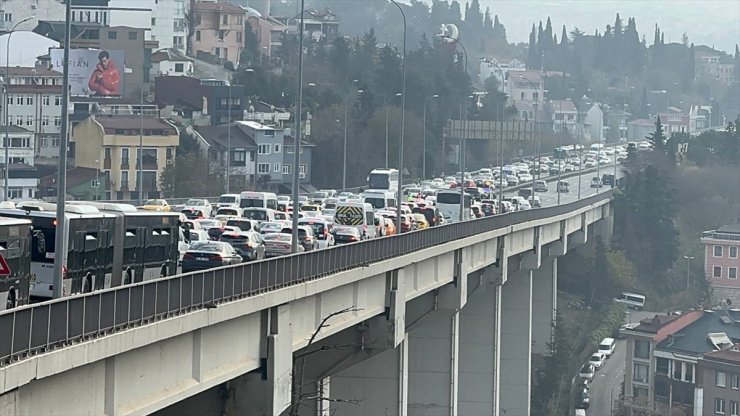 15 Temmuz Şehitler Köprüsü'nde 8 aracın karıştığı zincirleme kaza