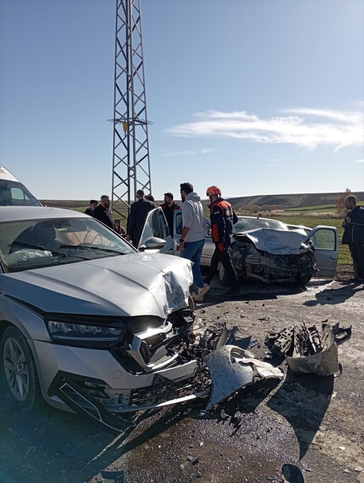 Adıyaman'da iki otomobilin çarpışması sonucu 1 kişi öldü, 3 kişi yaralandı