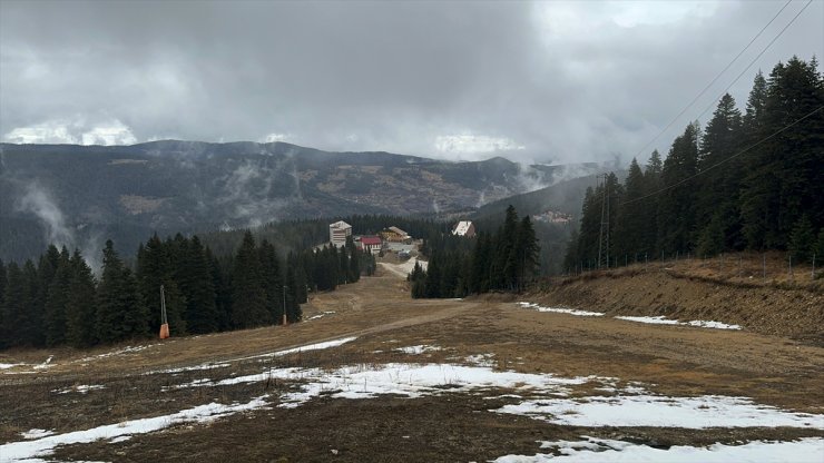 Anadolu'nun "yüce dağı" Ilgaz kayak sezonu için kar bekliyor