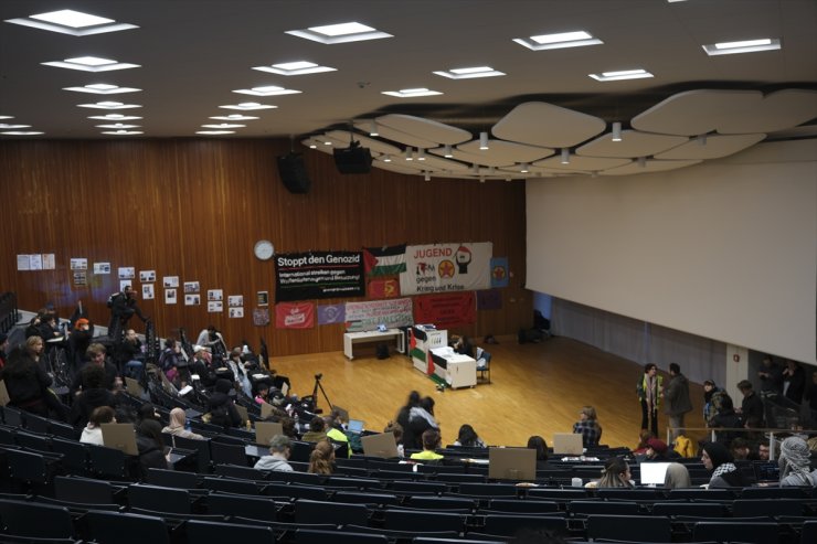 Berlin'de Gazze'deki soykırımı protesto eden öğrencilere polis müdahalesi