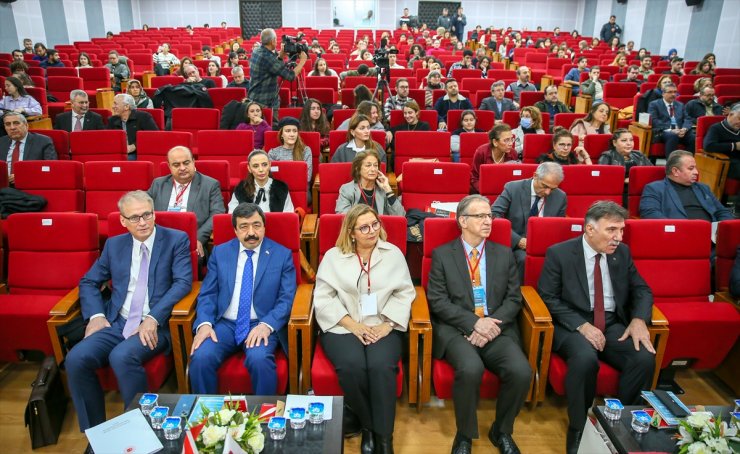 İzmir'de "Cumhuriyetin 100. yılında Türkiye ve Balkanlar" sempozyumu başladı