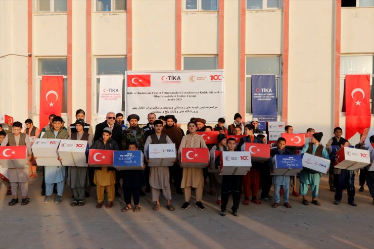 TİKA'dan Afganistan'da yetimlere kışlık ayakkabı ve kıyafet yardımı