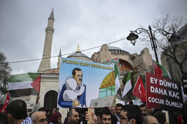 AK Parti Gençlik Kolları'ndan Ayasofya-i Kebir Camii önünde "Zulme dur de" eylemi