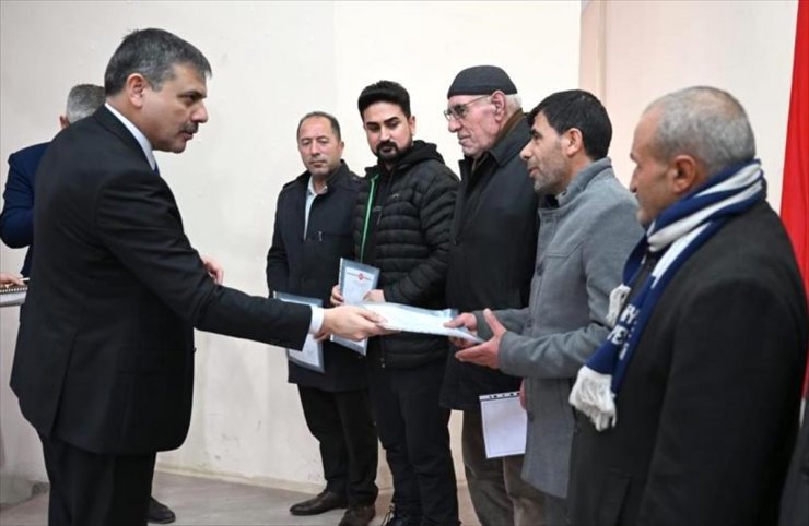 Erzurum'un Karayazı ilçesi sakinleri yaklaşık 40 yıl sonra tapularına kavuştu