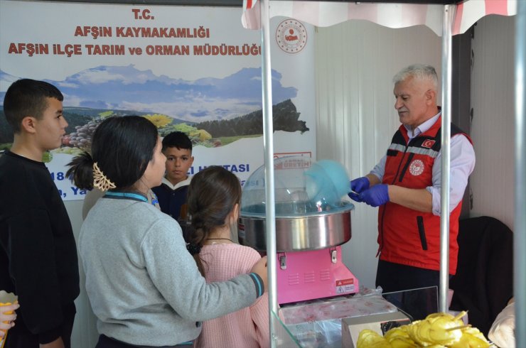 Kahramanmaraş'ta depremzede öğrencilere yerli ürünlerle hazırlanan atıştırmalık dağıtıldı