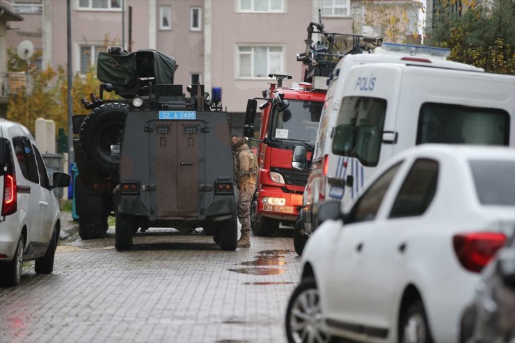 Kırklareli'nde eşini silahla rehin tutan şüpheli eve giren özel harekat polislerince gözaltına alındı