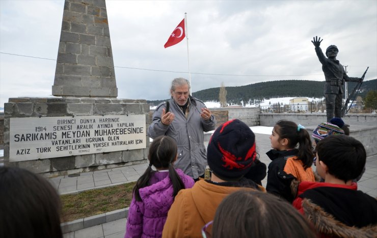 Sarıkamış'ta ilkokul öğrencileri "Şehitlere Vefa" yürüyüşü yaptı