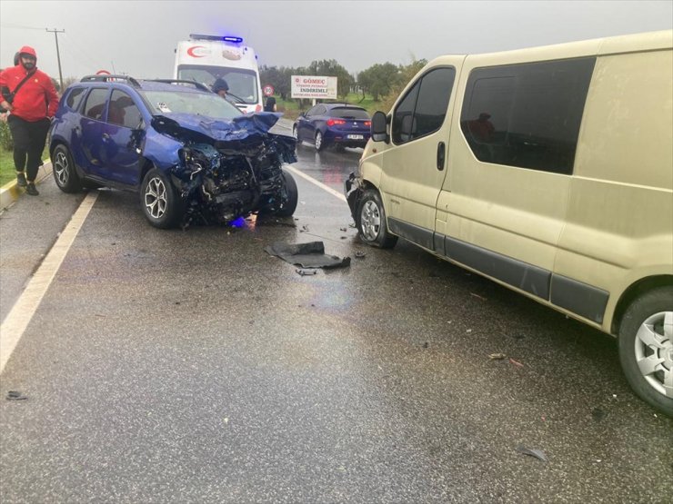 Balıkesir'de zincirleme trafik kazasında 8 kişi yaralandı