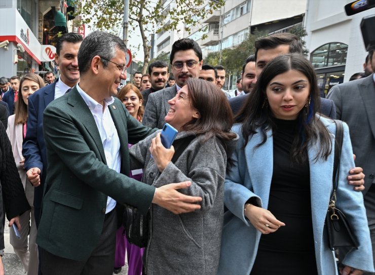 CHP Genel Başkanı Özel, partisinin Gençlik Kolları İl Başkanlarına Manisa'yı gezdirdi: