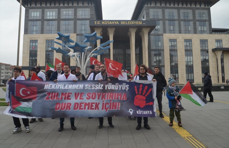 Kütahya'da hekimler ve tıp öğrencileri Gazze için "sessiz yürüyüş" yaptı