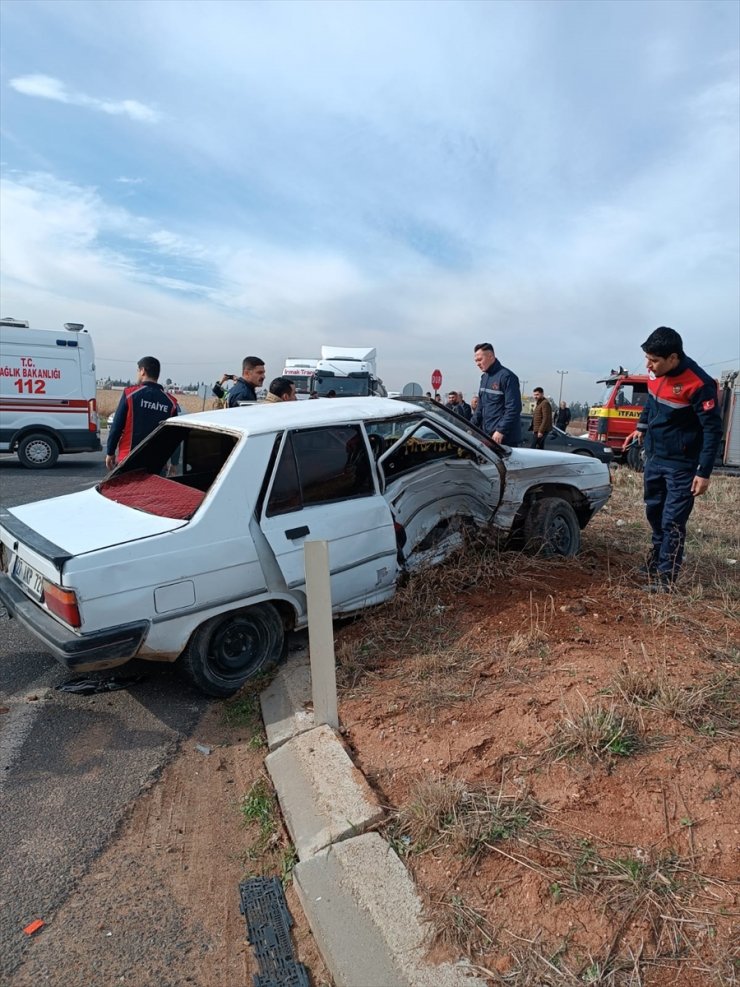 Mardin'de iki otomobilin çarpışması sonucu 4 kişi yaralandı