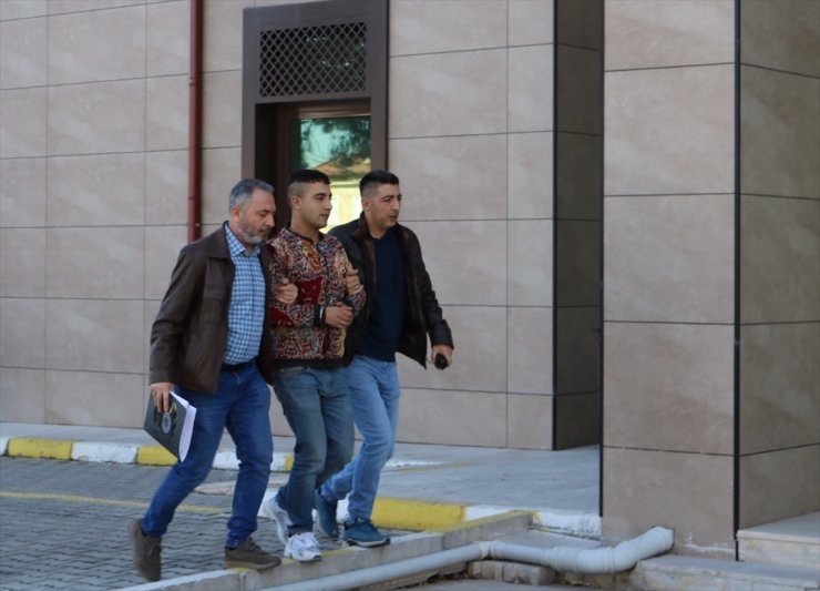 Nevşehir'de bir şüphelinin camiden para çalması güvenlik kamerasınca kaydedildi