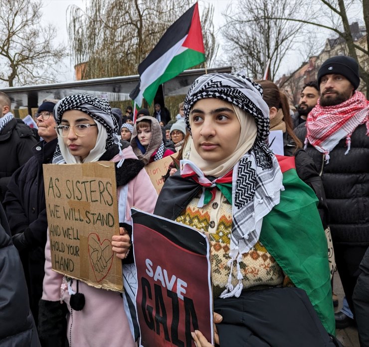 İsrail'in Gazze'ye yönelik saldırıları İsveç'te protesto edildi