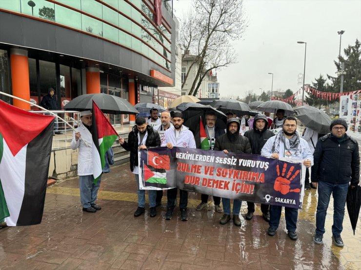 Sakarya ve Zonguldak'ta hekimler ve sağlık çalışanları Gazze için "sessiz yürüyüş" yaptı