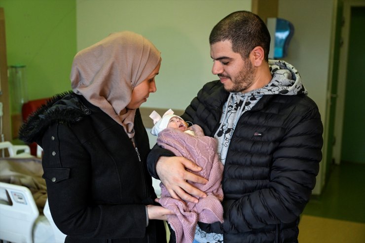 Filistinli 3 günlük bebek şah damarına yapılan müdahaleyle hayata tutundu