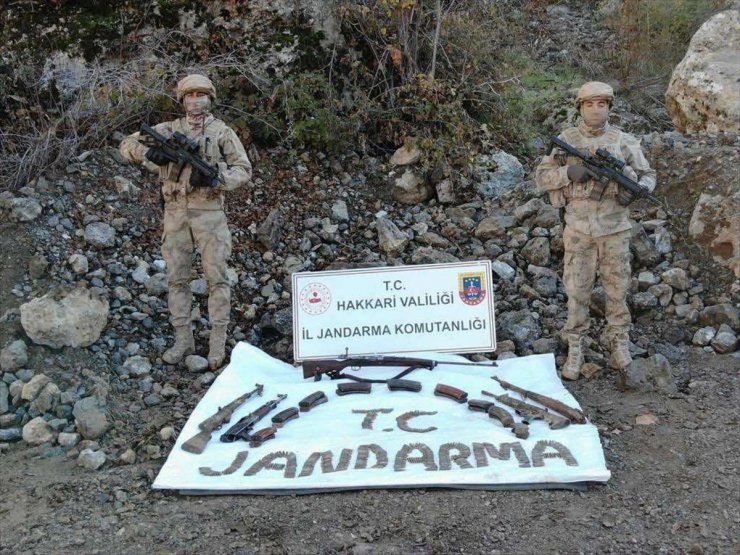 Hakkari'de terör operasyonunda silah ve mühimmat ele geçirildi