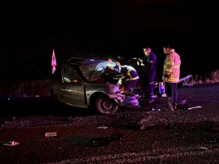 Nevşehir'de çarpışan iki otomobilin sürücüleri öldü